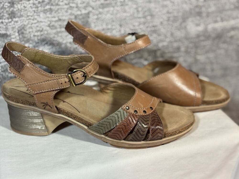 Dromedaris Shelly Leather Ankle Strap Block Heel Sandals